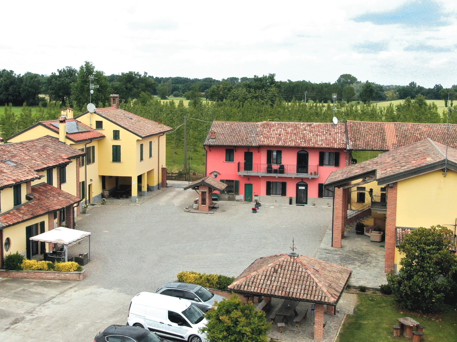b&b-cascina-la-palazzina-vista-cortile
